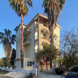 Felicity Hotel & Bungalows